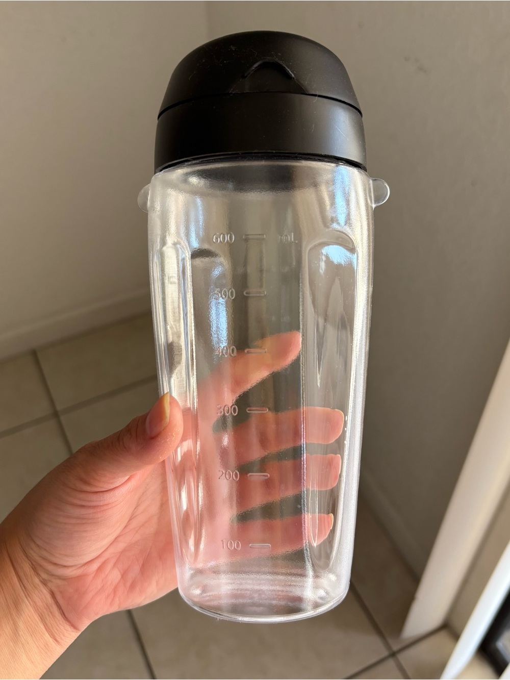 Oster Clear Plastic Shaker Bottle with Black Lid